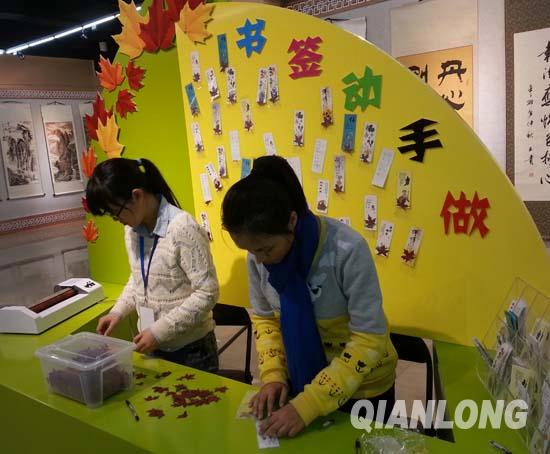 北京“12?4”法制宣传日活动现场。千龙网实习记者 张志兴 摄