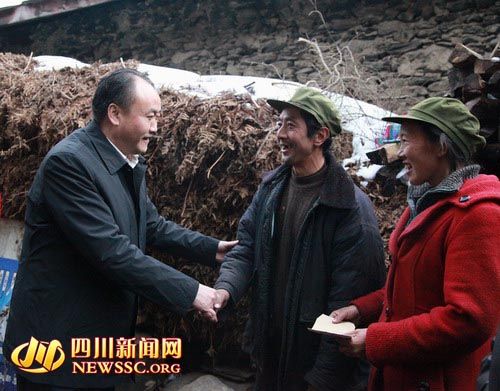 让灾区群众过个好年省司法厅温暖送到羊圈门村