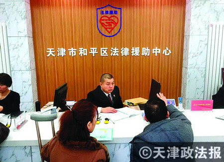 检察官侯大勇在接待群众