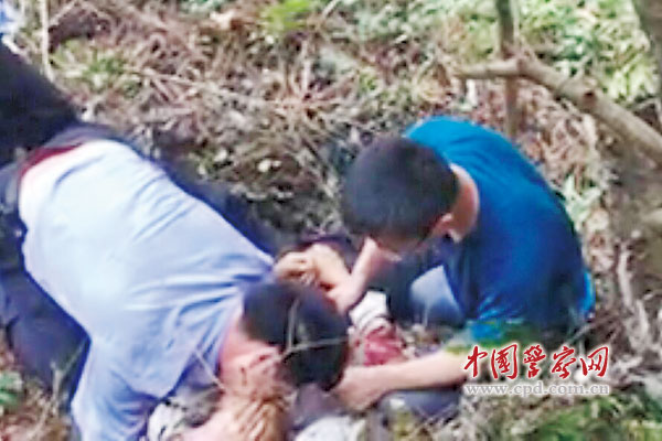浙江民警 人工呼吸 救助受伤群众 生命之吻